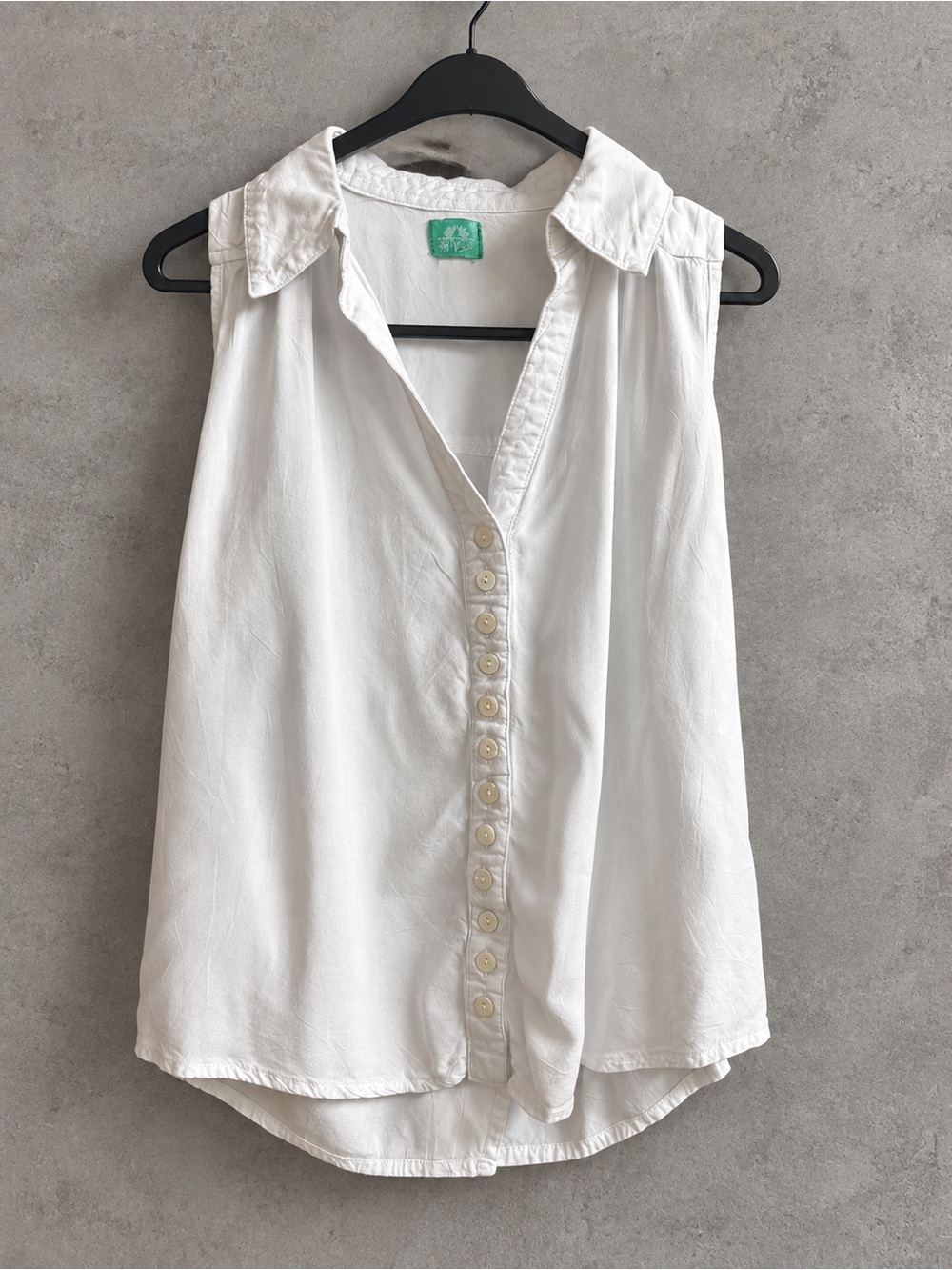 Namaste White Rayon Sleeveless Button Front Blouse XS – Split Back